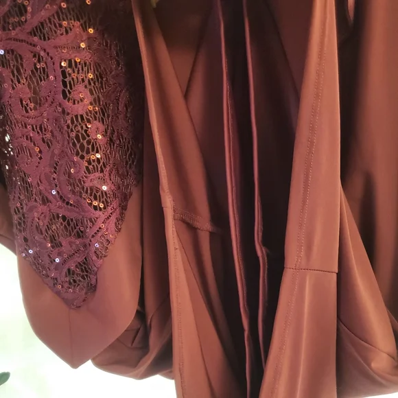 R&M RICHARDS Sequined Metallic Lace Capelet Dress in Merlot Asymmetric Poncho 8 - Picture 10 of 12